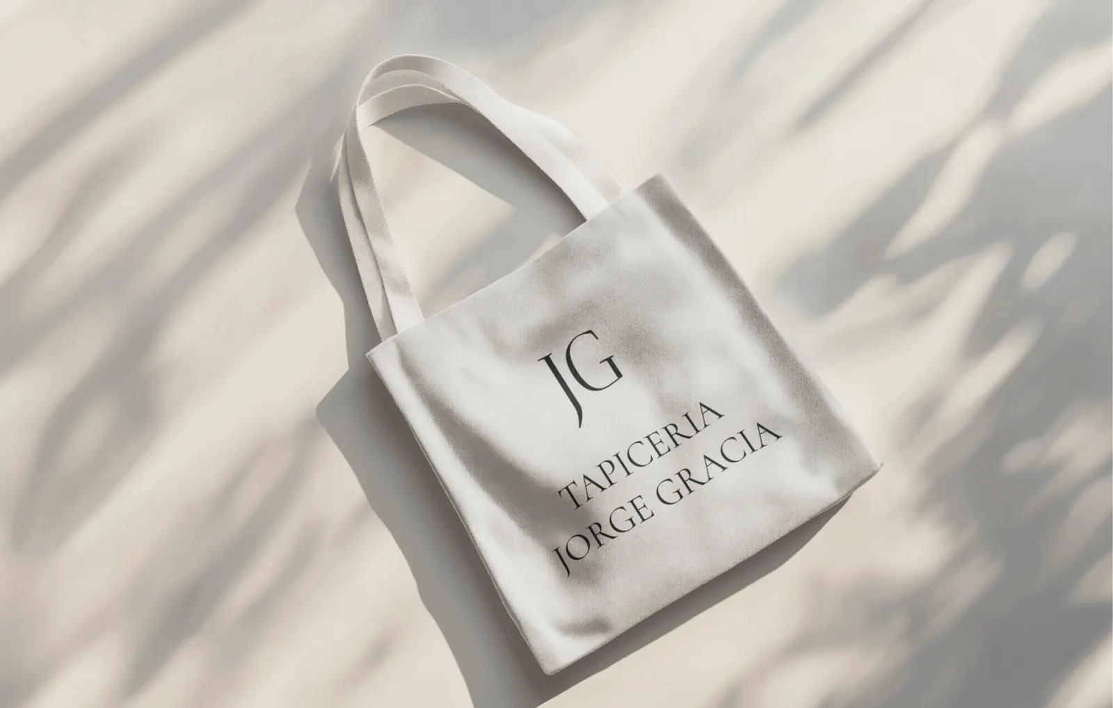 Bolsa de tela con el logo de Tapicería JG